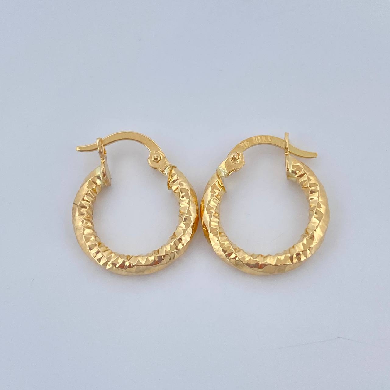 Candongas Majo 1.3gr / 1.8cm / Oro Amarillo 18K & Candongas Majo 1.3gr / 1.8cm / Oro Amarillo 18K &