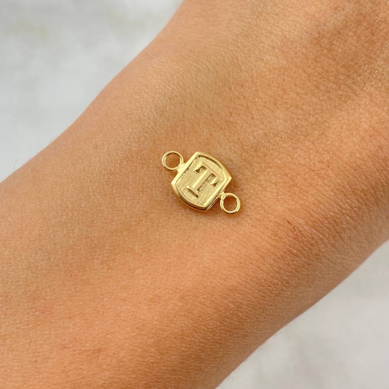 Herraje Letra T 0.3gr / 1.2cm / Oro Amarillo 18K * Herraje Letra T 0.3gr / 1.2cm / Oro Amarillo 18K *