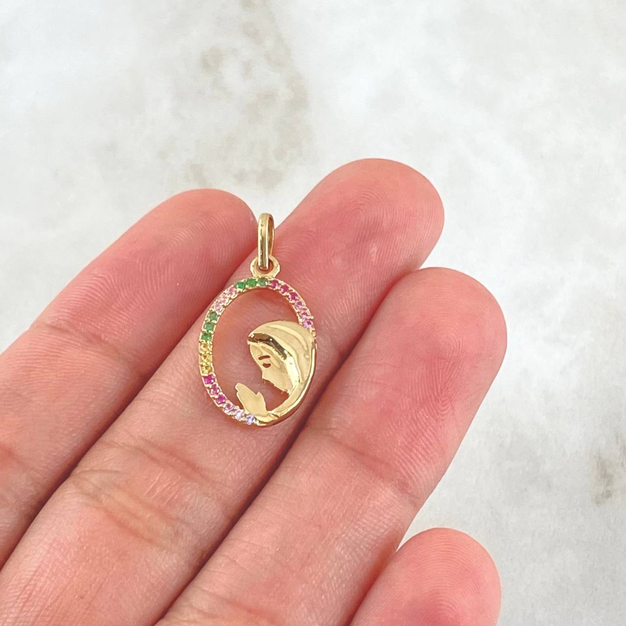 Dije Virgen Maria Circulo Floreado 1gr / 2.2cm / Oro 18K * Dije Virgen Maria Circulo Floreado 1gr / 2.2cm / Oro 18K *