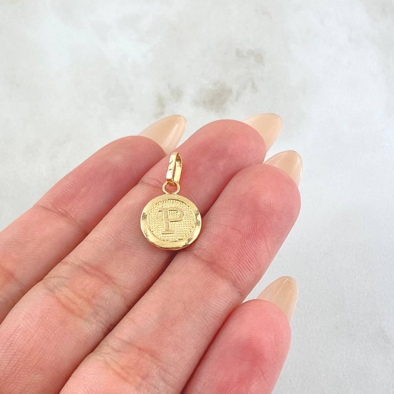 Dije Letra P 0.6gr / 2cm / Oro Amarillo 18K * Dije Letra P 0.6gr / 2cm / Oro Amarillo 18K *