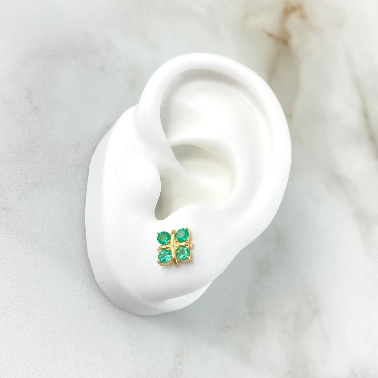 Topos Flor Regalo 2.85gr / 0.8cm / Esmeraldas 70pts Broche Mariposa Oro Amarillo (Joya) Topos Flor Regalo 2.85gr / 0.8cm / Esmeraldas 70pts Broche Mariposa Oro Amarillo (Joya)