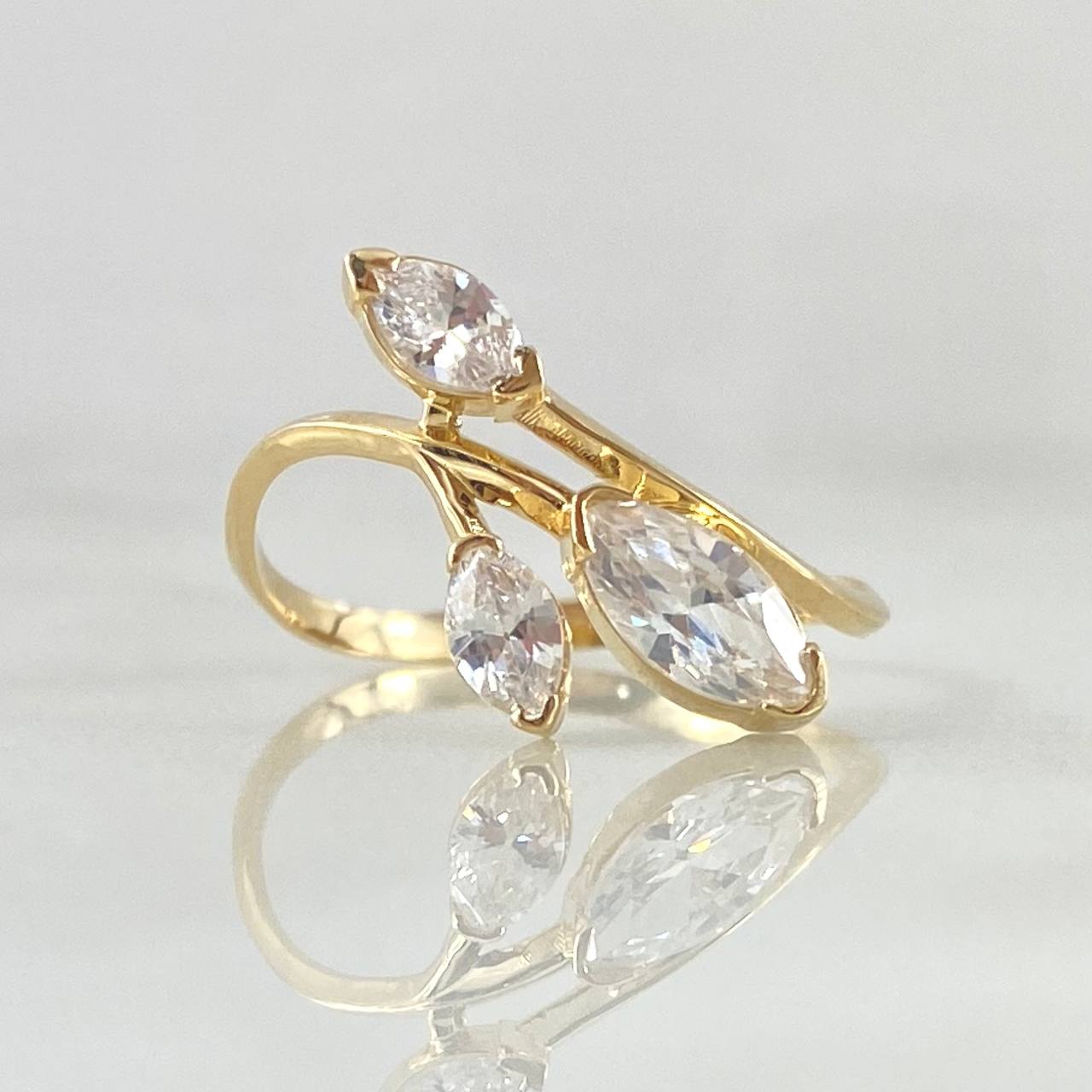 Anillo Hoja Laurel Desigual 1.8gr / T7 1/4 / Nac.Esp. Oro 18K Anillo Hoja Laurel Desigual 1.8gr / T7 1/4 / Nac.Esp. Oro 18K