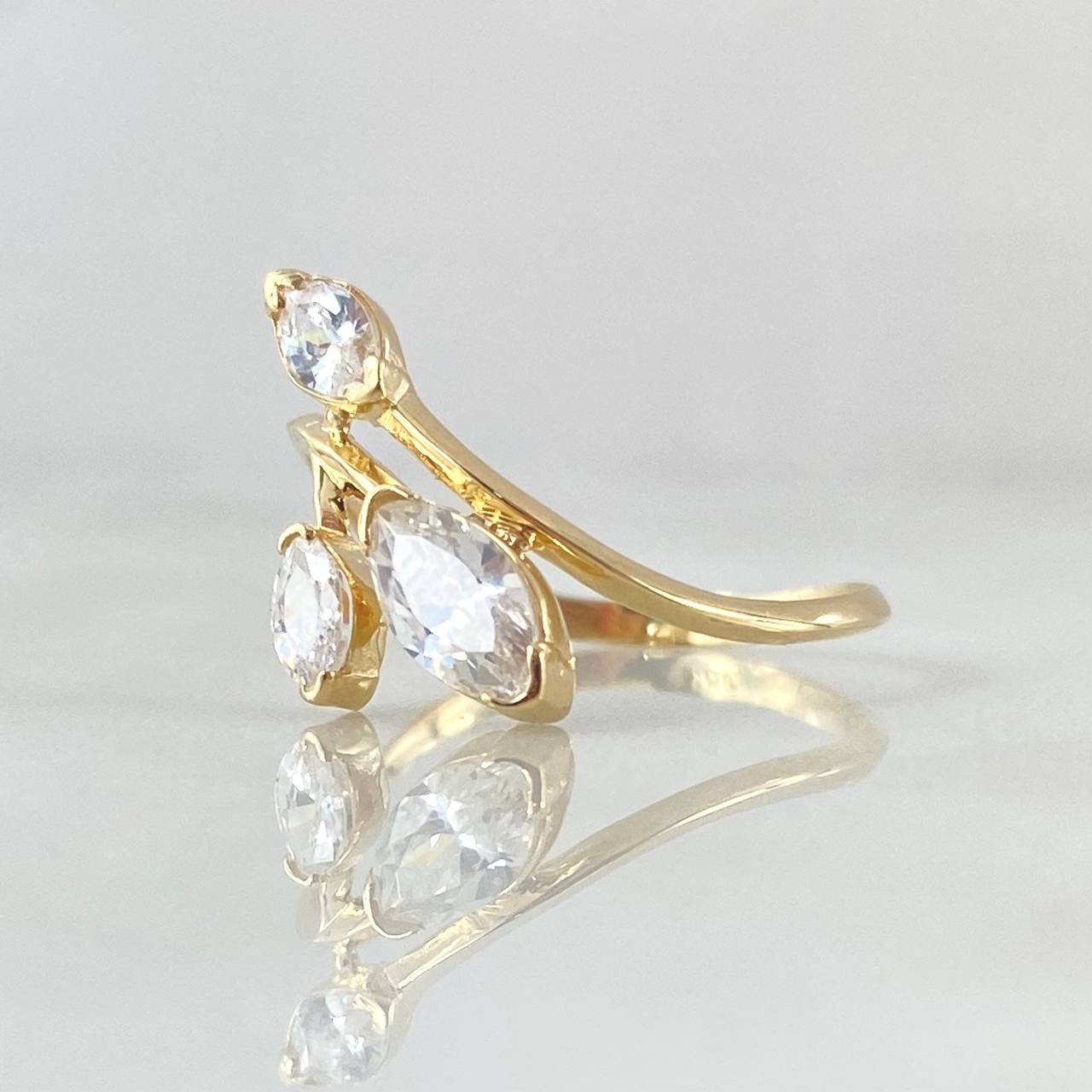 Anillo Hoja Laurel Desigual 1.8gr / T7 1/4 / Nac.Esp. Oro 18K Anillo Hoja Laurel Desigual 1.8gr / T7 1/4 / Nac.Esp. Oro 18K