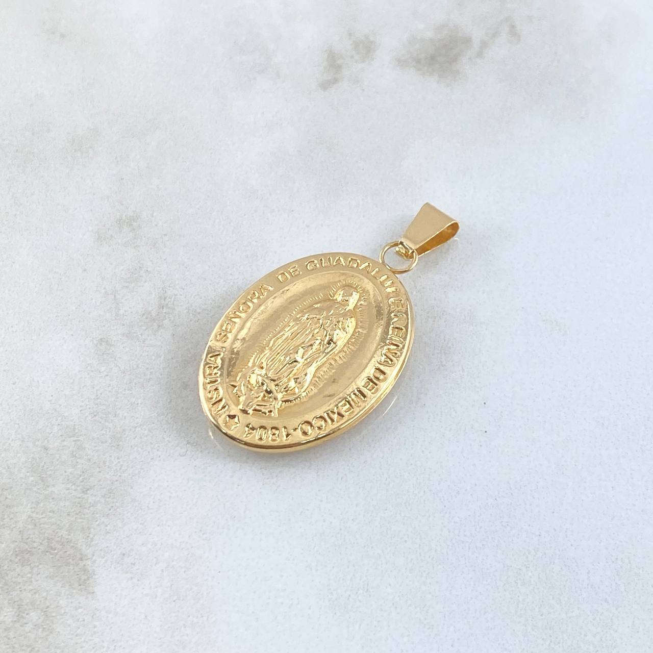 Dije Virgen Guadalupe 3.1gr / 3.5cm / Ovalo Oro Amarillo 18K Dije Virgen Guadalupe 3.1gr / 3.5cm / Ovalo Oro Amarillo 18K