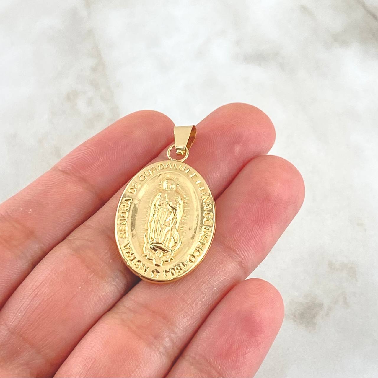 Dije Virgen Guadalupe 3.1gr / 3.5cm / Ovalo Oro Amarillo 18K Dije Virgen Guadalupe 3.1gr / 3.5cm / Ovalo Oro Amarillo 18K