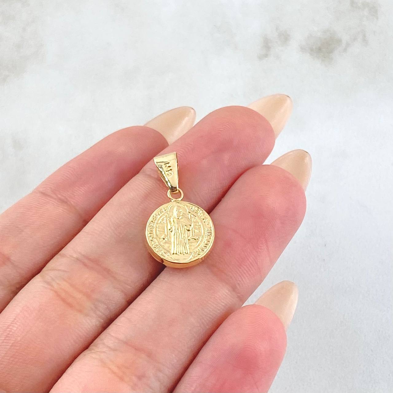 Dije San Benito 0.8gr / 2.1cm / Oro Amarillo 18K * Dije San Benito 0.8gr / 2.1cm / Oro Amarillo 18K *
