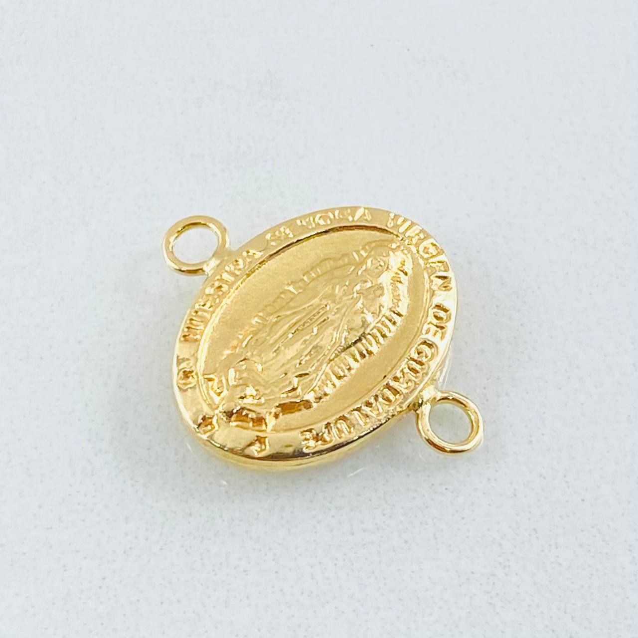 Herraje Virgen Guadalupe Ovalo 0.75gr / 1.8cm / Oro Amarillo 18K © Herraje Virgen Guadalupe Ovalo 0.75gr / 1.8cm / Oro Amarillo 18K ©
