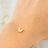 Herraje Letra V 0.25gr / 0.6cm / Oro Amarillo 18K © Herraje Letra V 0.25gr / 0.6cm / Oro Amarillo 18K ©