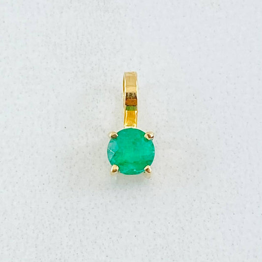 Dije Circulo Esmeralda 21pts 0.3gr / 0.8cm / Oro Amarillo 18K