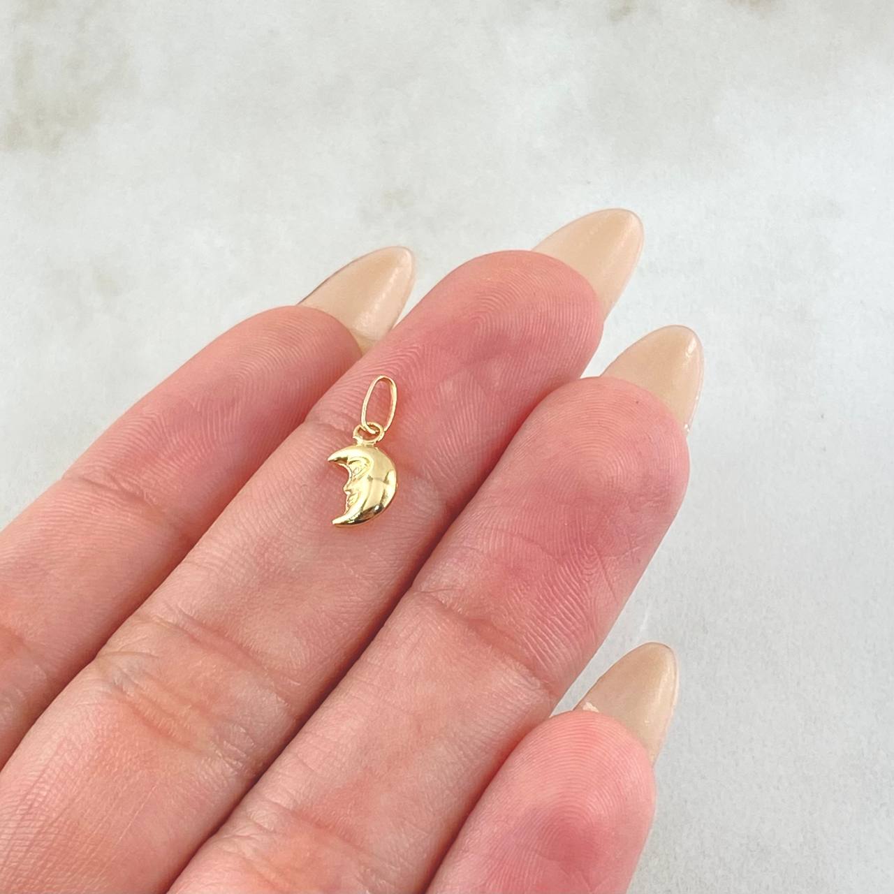 Dije Luna 0.2gr / 1.3cm / Oro Amarillo 18K © Dije Luna 0.2gr / 1.3cm / Oro Amarillo 18K ©