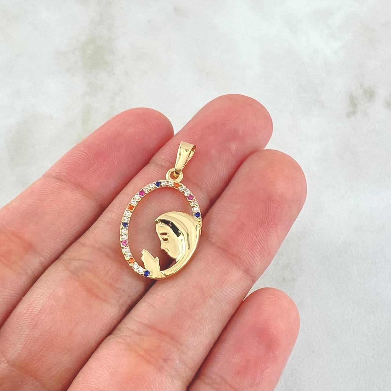 Dije Virgen Maria Circulo Floreado 1.25gr / 2.8cm / Circones Multicolor Oro Amarillo 18K Dije Virgen Maria Circulo Floreado 1.25gr / 2.8cm / Circones Multicolor Oro Amarillo 18K