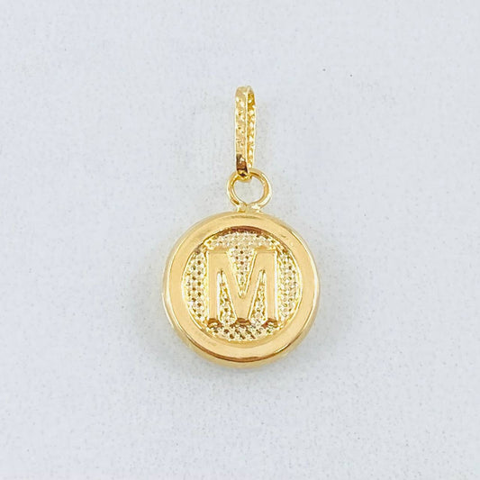Dije Letra M 0.55gr / 1.9cm / Oro Amarillo 18K ©