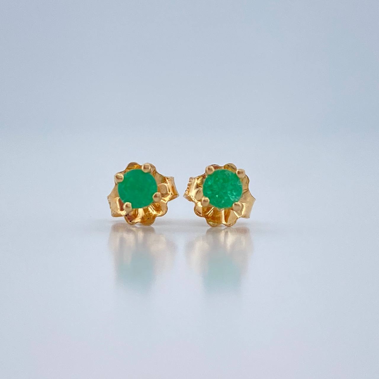 Topos Cuatro Garras 0.85gr / Oro Amarillo 18K $ Topos Cuatro Garras 0.85gr / Oro Amarillo 18K $