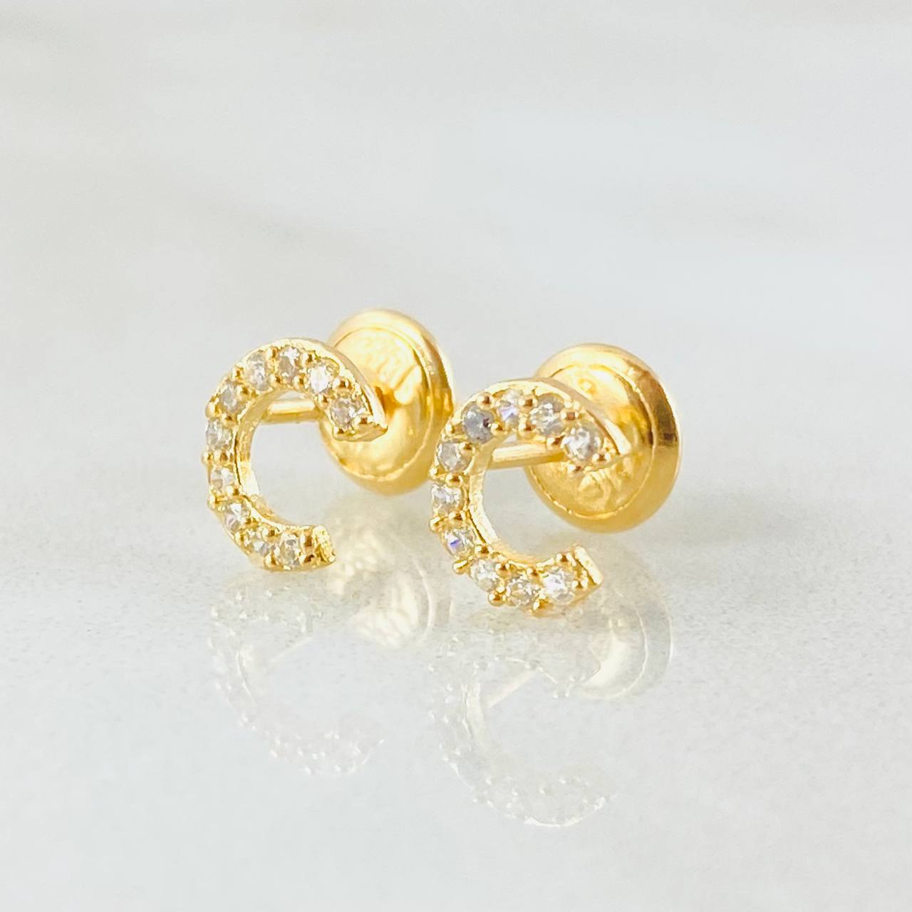 Topos Letra C 0.7gr / 4mm Oro Amarillo 18K © Topos Letra C 0.7gr / 4mm Oro Amarillo 18K ©