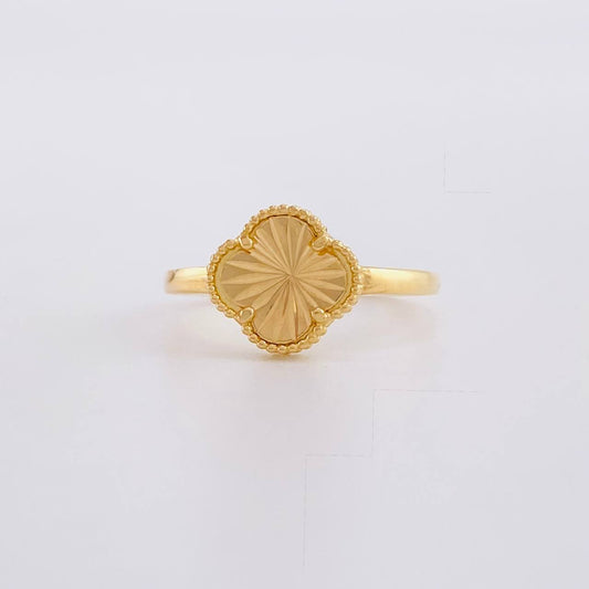 Anillo Trebol Diamantado 1.95g / T6 1/2 Oro Amarillo 18K