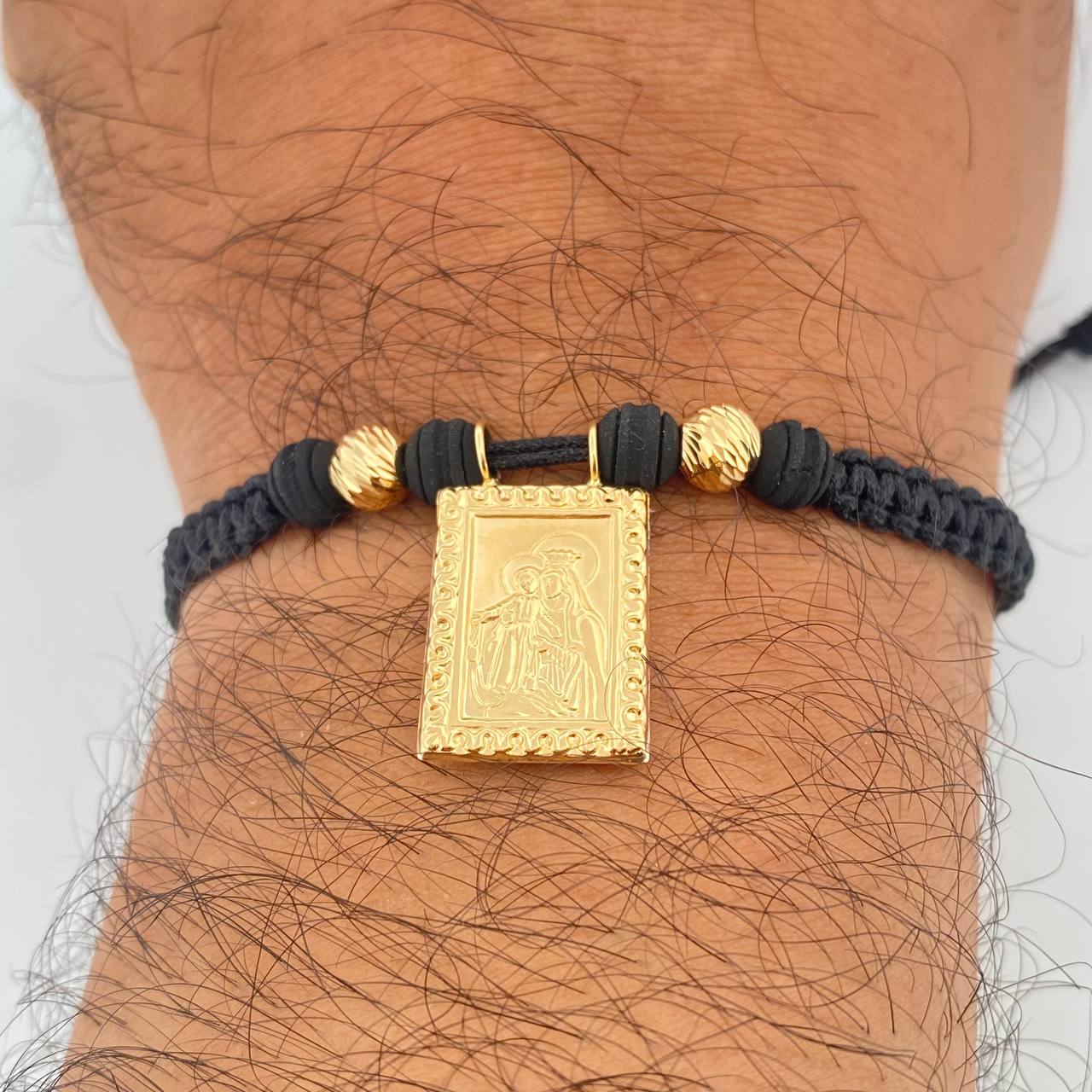 Pulsera Tejida Negra Virgen Del Carmen 2.15gr / Oro Amarillo 18K % Pulsera Tejida Negra Virgen Del Carmen 2.15gr / Oro Amarillo 18K %