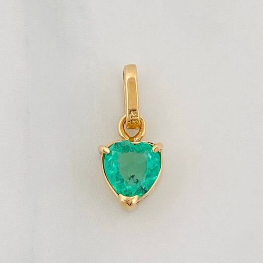 Dije Corazon Esmeralda 0.59pts 0.75g / 1.05cm Oro Amarillo 18K