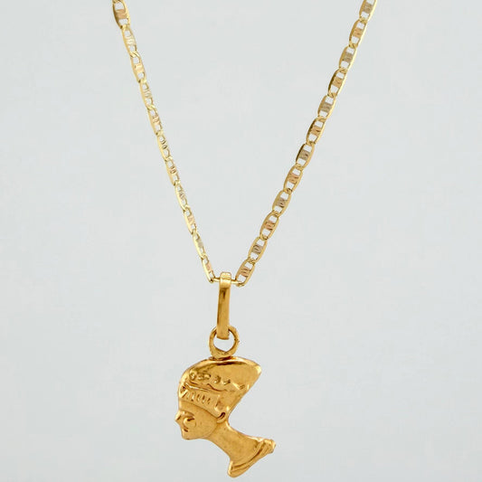 Set Cadena Escalera Plana + Dije Cleopatra / 2.1gr / 50 cm Tres Oros 18K