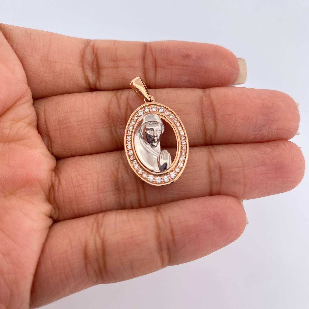 Dije Virgen Maria 3.6gr / 2.7cm / Dos Oros Blanco Rosa 18K % Dije Virgen Maria 3.6gr / 2.7cm / Dos Oros Blanco Rosa 18K %
