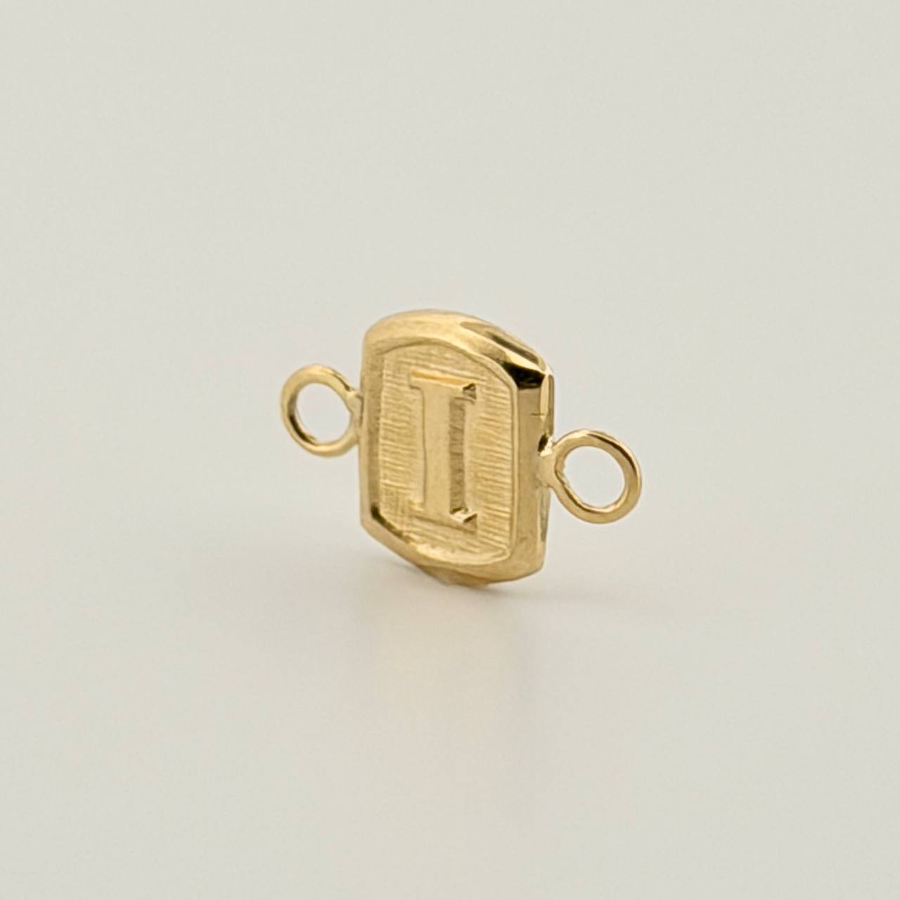 Herraje Letra I 0.3gr / 1.2cm / Oro Amarillo 18K Herraje Letra I 0.3gr / 1.2cm / Oro Amarillo 18K