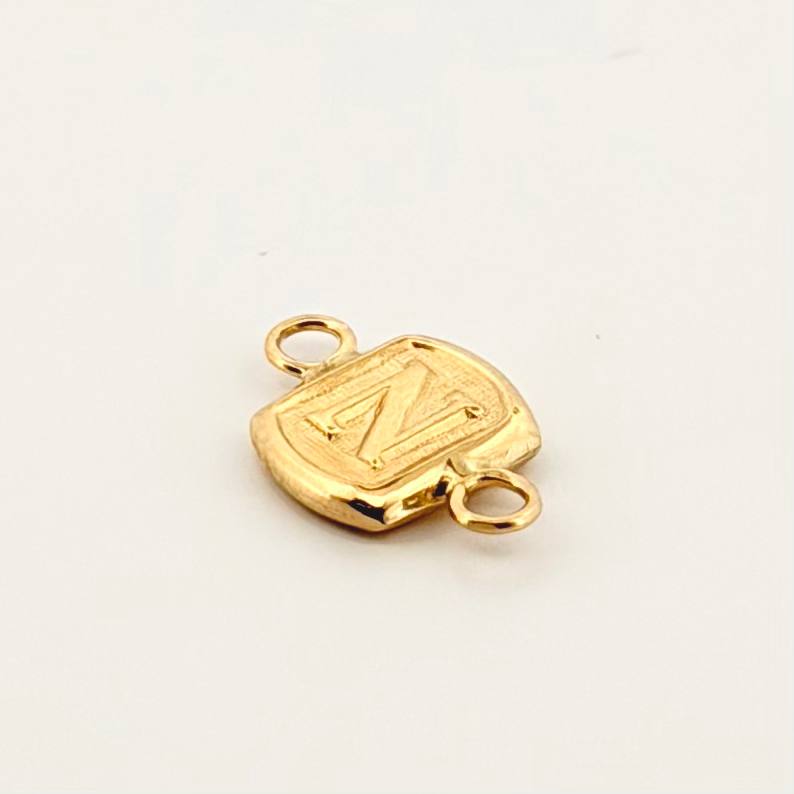 Herraje Letra N 0.25gr / 1.2cm / Oro Amarillo 18K © Herraje Letra N 0.25gr / 1.2cm / Oro Amarillo 18K ©
