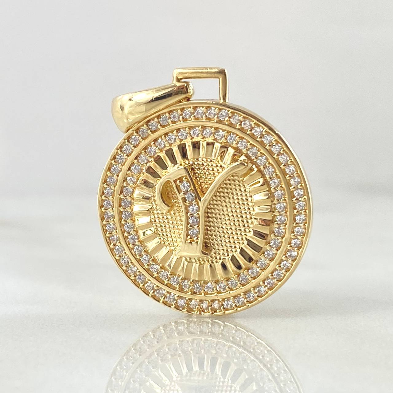 Dije Medalla Letra Y 4.55gr / 3cm / Oro Amarillo 18K Dije Medalla Letra Y 4.55gr / 3cm / Oro Amarillo 18K