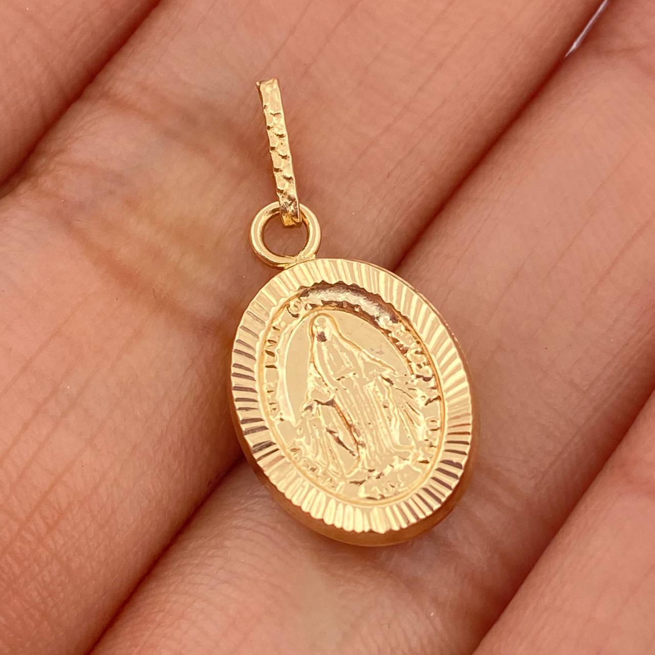 Dije Virgen Milagrosa 1.1gr / 2.5cm / Oro Amarillo 18K % Dije Virgen Milagrosa 1.1gr / 2.5cm / Oro Amarillo 18K %