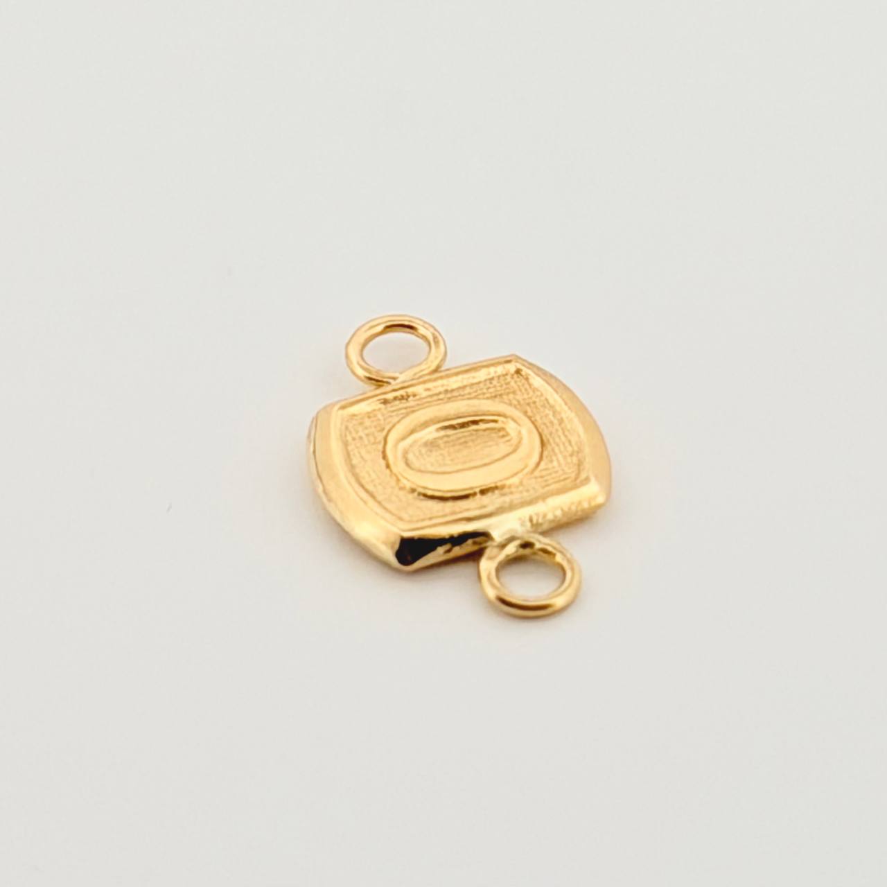 Herraje Letra O 0.3gr / 1.2cm / Oro Amarillo 18K © Herraje Letra O 0.3gr / 1.2cm / Oro Amarillo 18K ©