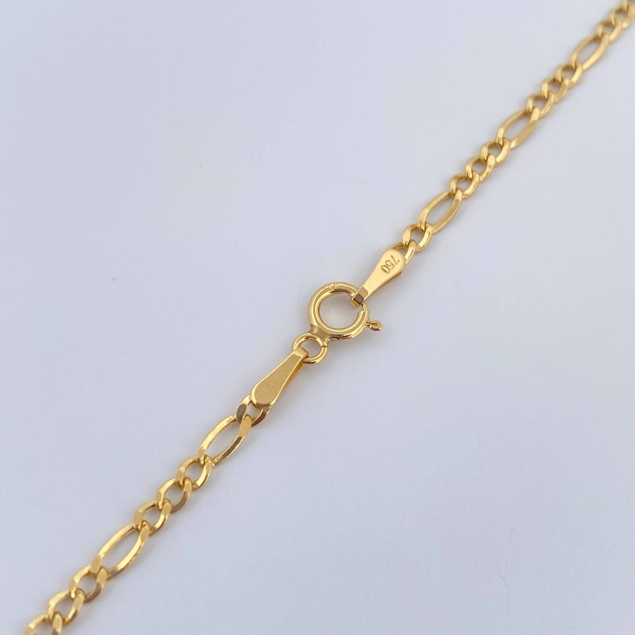 Cadena Fígaro 3.25gr / 60cm / 2.2mm Oro Amarillo +1 18K % Cadena Fígaro 3.25gr / 60cm / 2.2mm Oro Amarillo +1 18K %