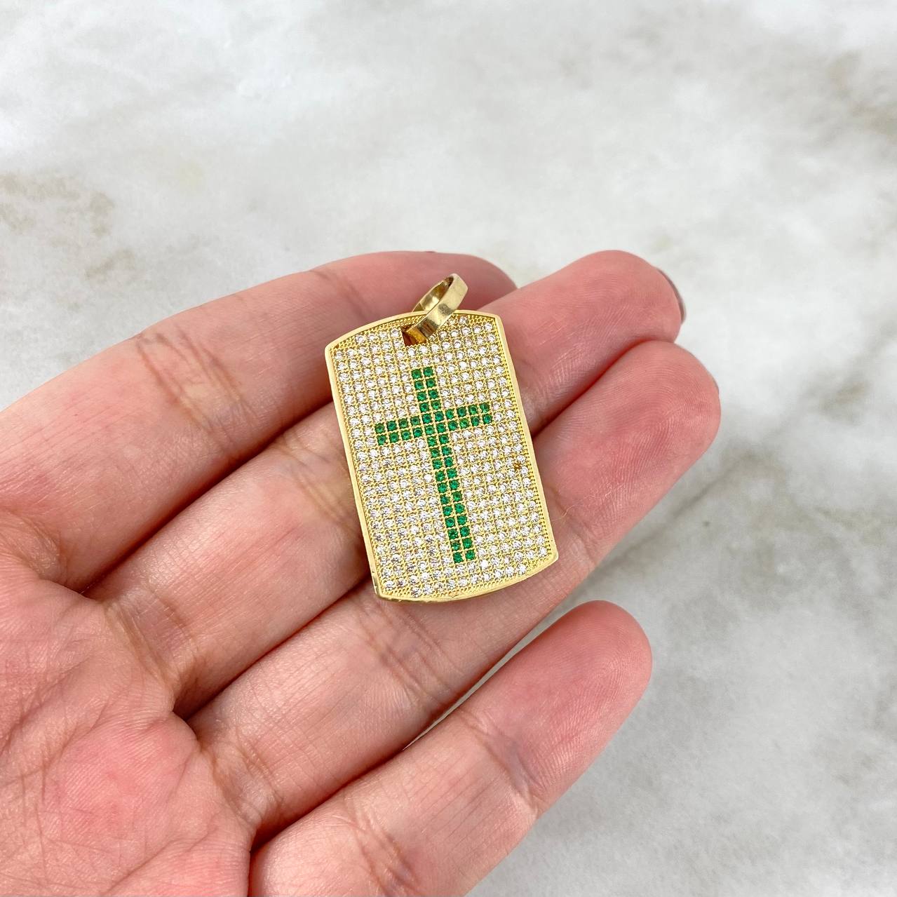 Dije Placa Rectangular Cruz 5.6gr / 3.8cm / Circones Blancos-Verdes Oro Amarillo Dije Placa Rectangular Cruz 5.6gr / 3.8cm / Circones Blancos-Verdes Oro Amarillo