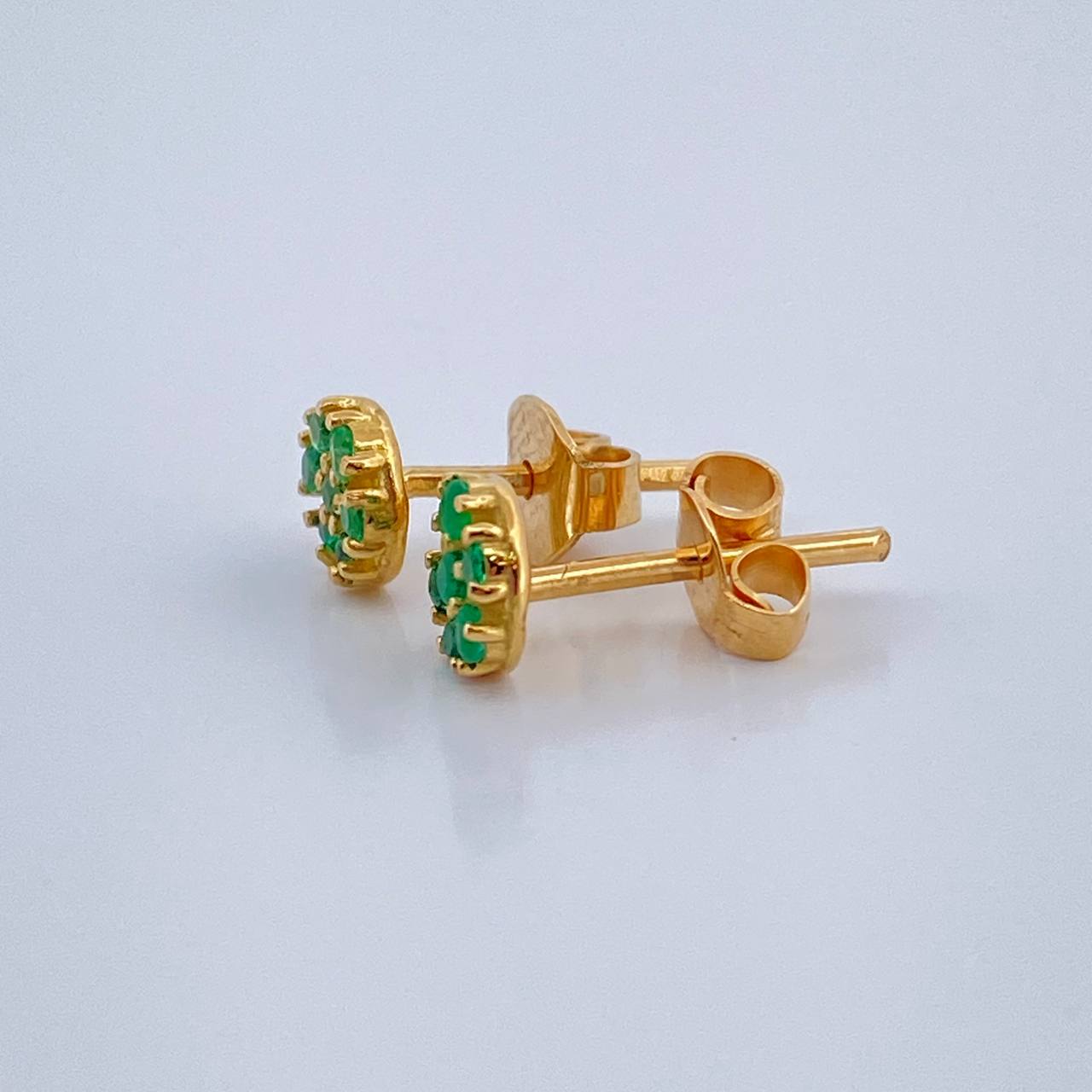 Topos Flor Esmeralda 1.2gr / Oro Amarillo 18K & Topos Flor Esmeralda 1.2gr / Oro Amarillo 18K &