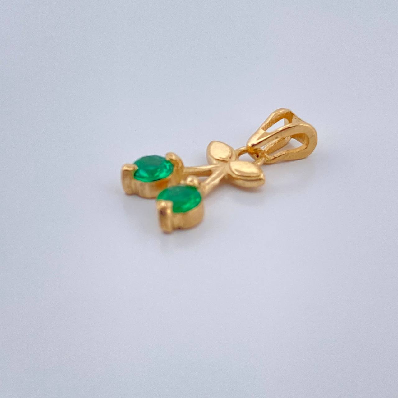 Dije Cereza Esmeralda 0.9gr / 1.6cm / Oro Amarillo 18K & Dije Cereza Esmeralda 0.9gr / 1.6cm / Oro Amarillo 18K &