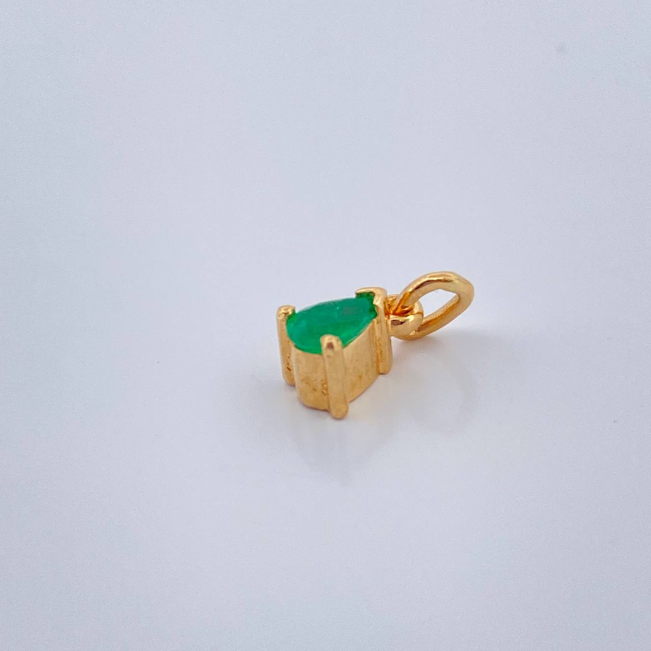 Dije Gota Esmeralda 0.9gr / 1.2cm / Oro Amarillo 18K & Dije Gota Esmeralda 0.9gr / 1.2cm / Oro Amarillo 18K &