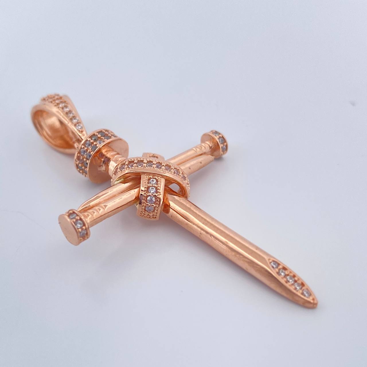 Dije Cruz Clavo 6.35gr / 5.4cm / Oro Rosa 18K % Dije Cruz Clavo 6.35gr / 5.4cm / Oro Rosa 18K %