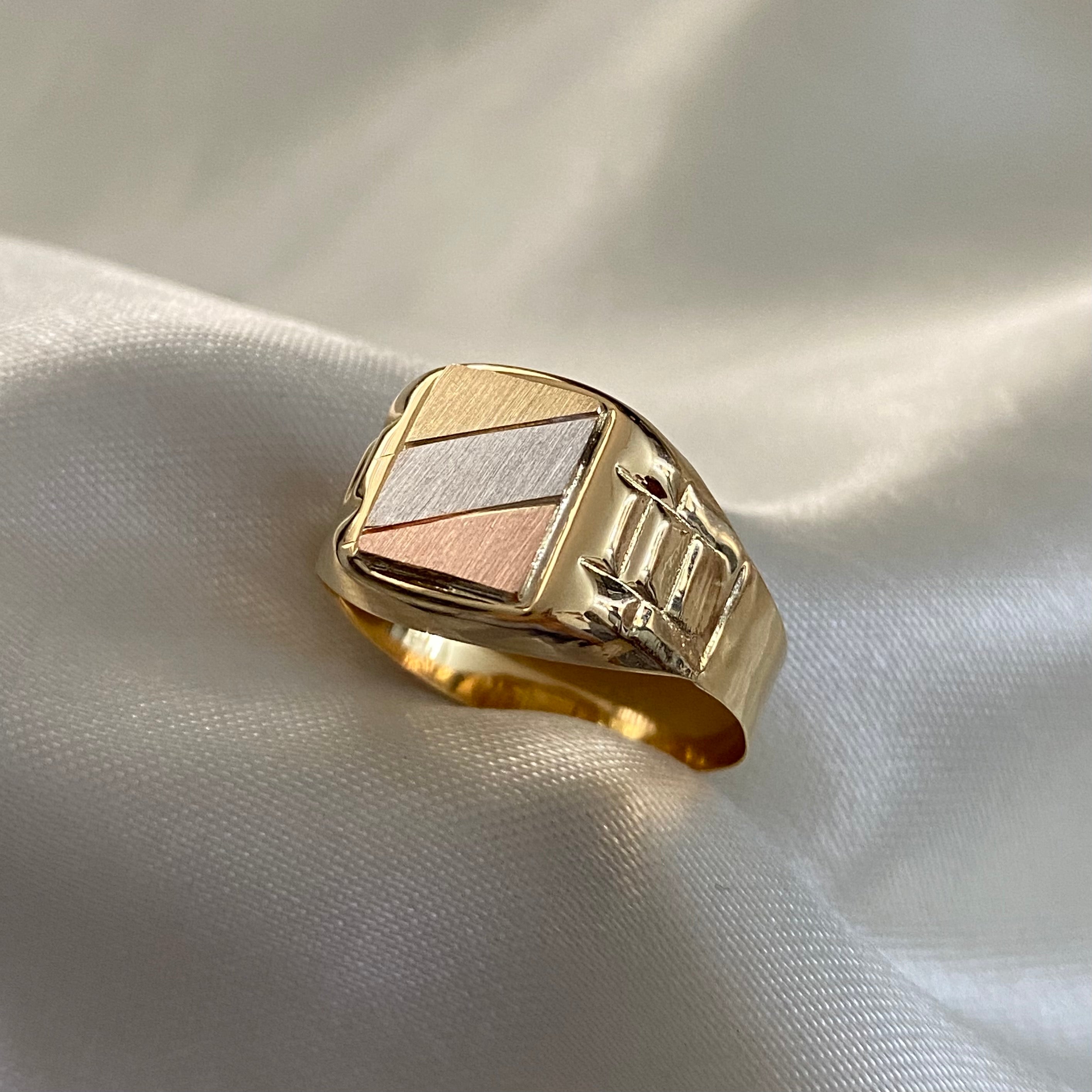 Anillo 1/2 Tres Oros Cuadrado