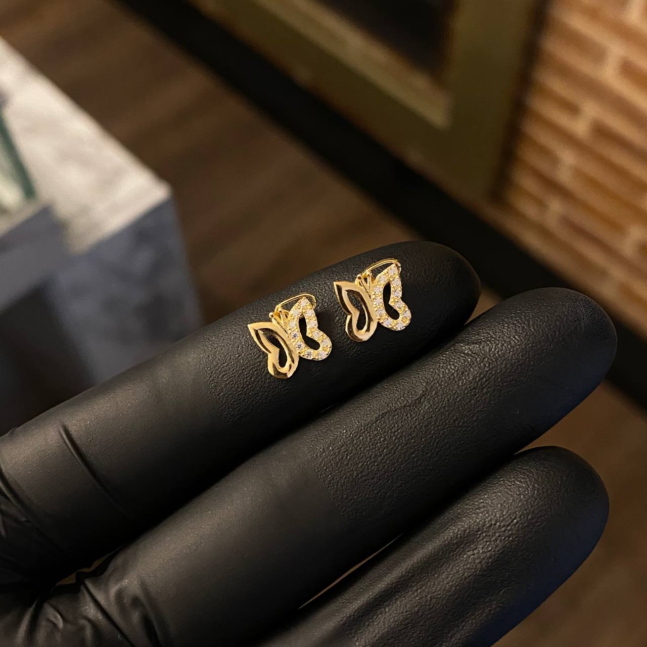 Dije Mariposa 0.5gr / 1.1cm Circones Blancos Oro Amarillo Dije Mariposa 0.5gr / 1.1cm Circones Blancos Oro Amarillo