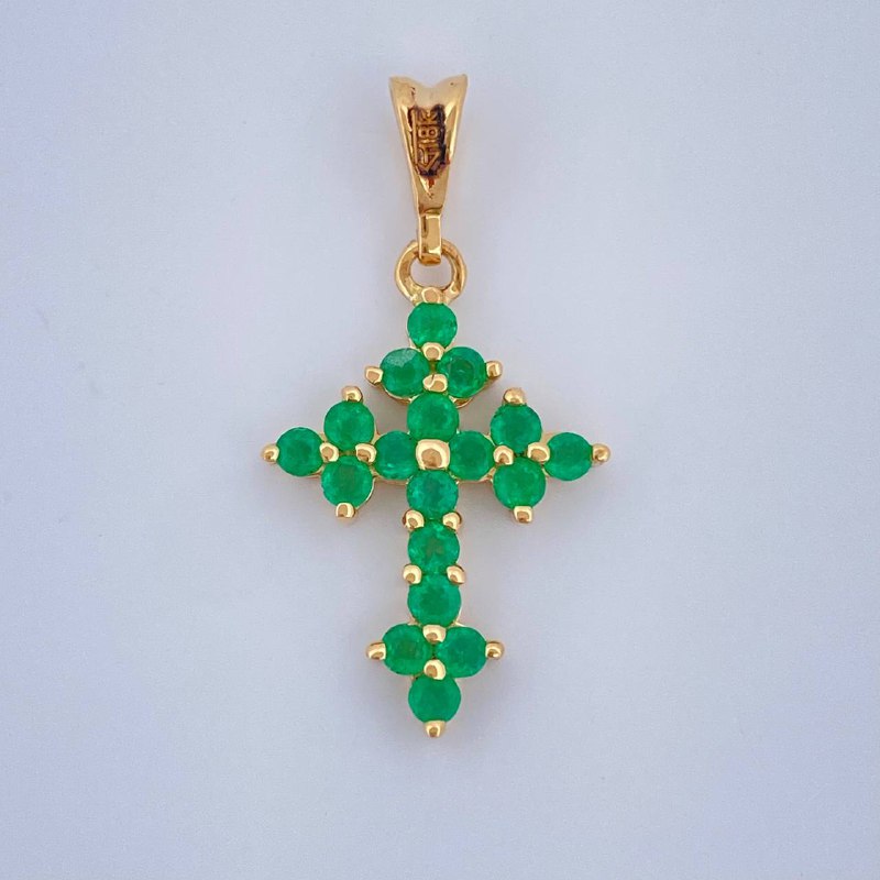 Dije Cruz Punta Trebol 0.95gr / 2.4cm / Oro Amarillo 18K &