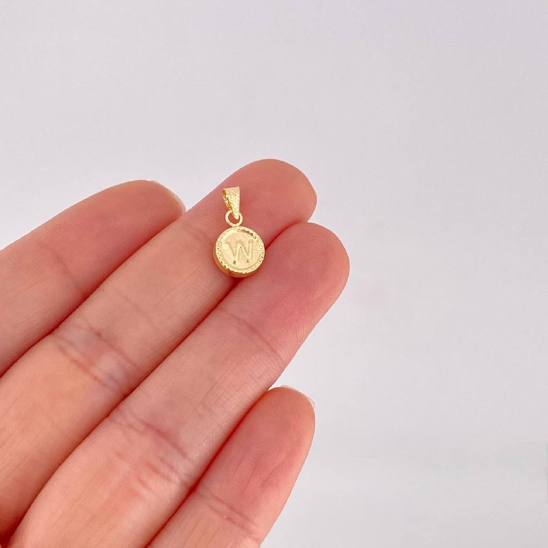 Dije Circulo Letra W 0.45g / 1.5cm Oro Amarillo 18K
