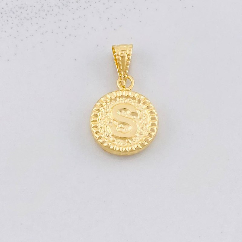 Dije Circulo Letra S 0.6g / 1.7cm Oro Amarillo 18K