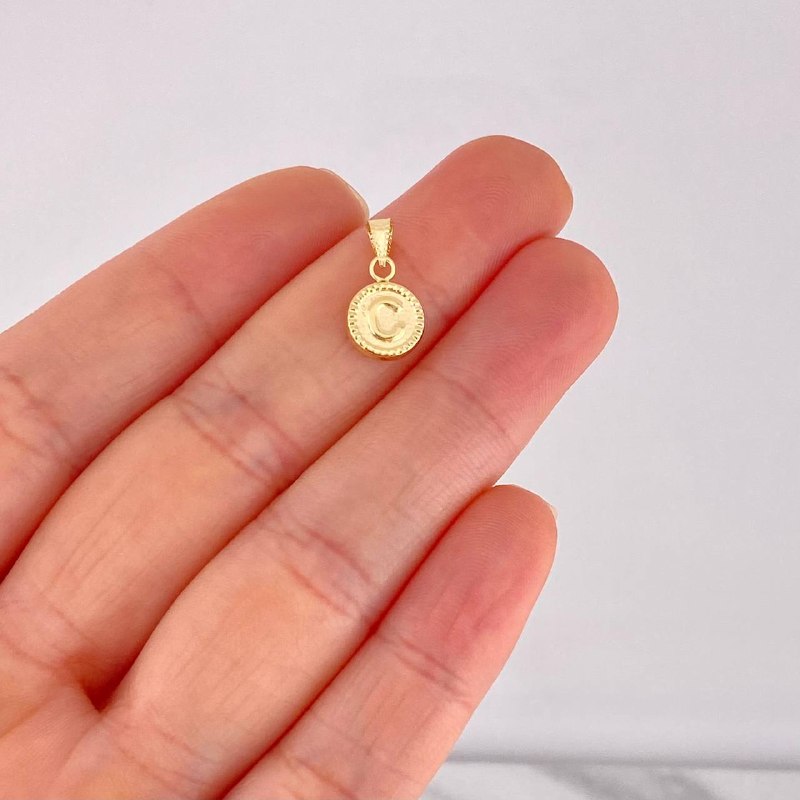 Dije Circulo Letra C 0.4g / 1.5cm Oro Amarillo 18K