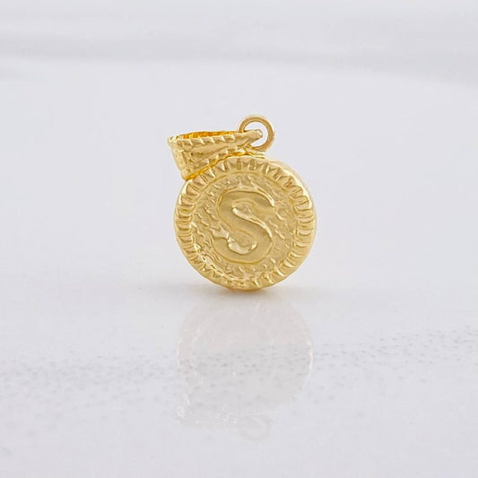 Dije Circulo Letra S 0.6g / 1.7cm Oro Amarillo 18K