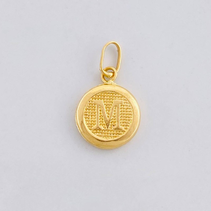 Dije Circulo Letra M 0.35g / 1.6cm Oro Amarillo 18K