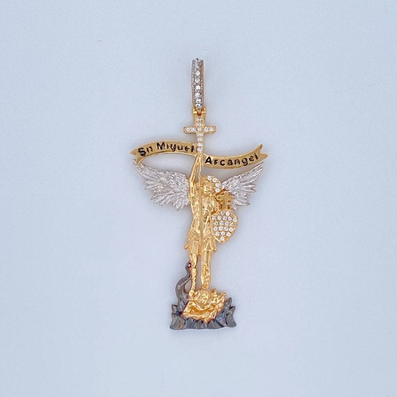 Dije San Miguel Arcángel 7.25gr / 6.3cm / Tres Oros 18K $