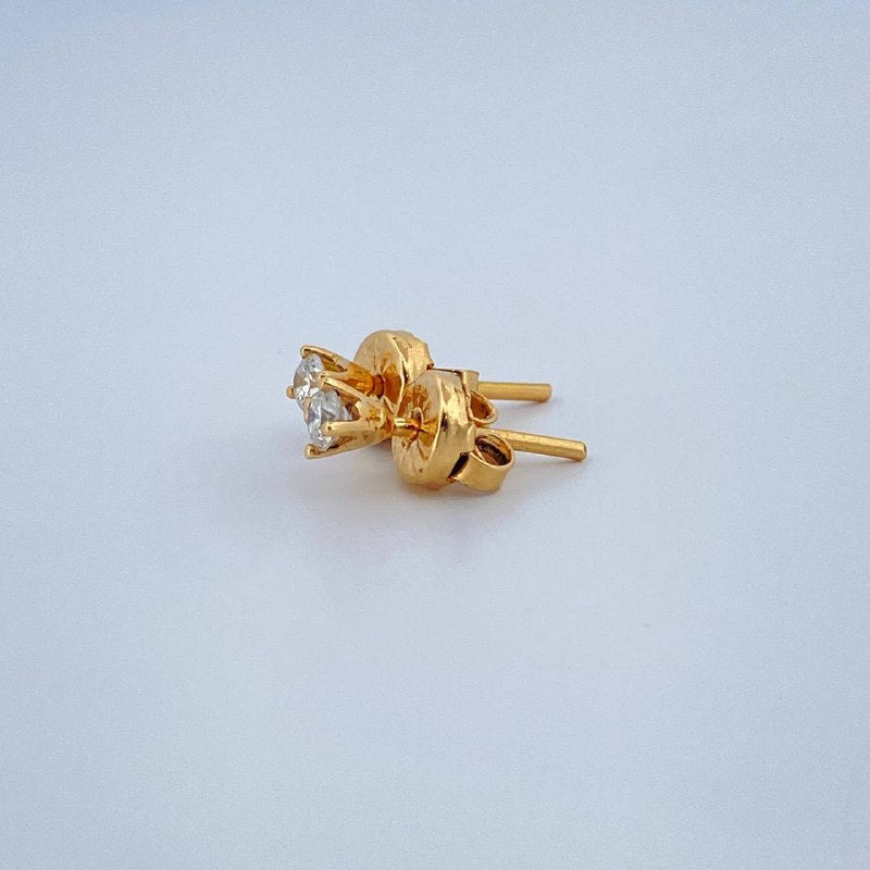 Topos Cuatro Garras Diamante 1.15gr / Oro Amarillo 18K %