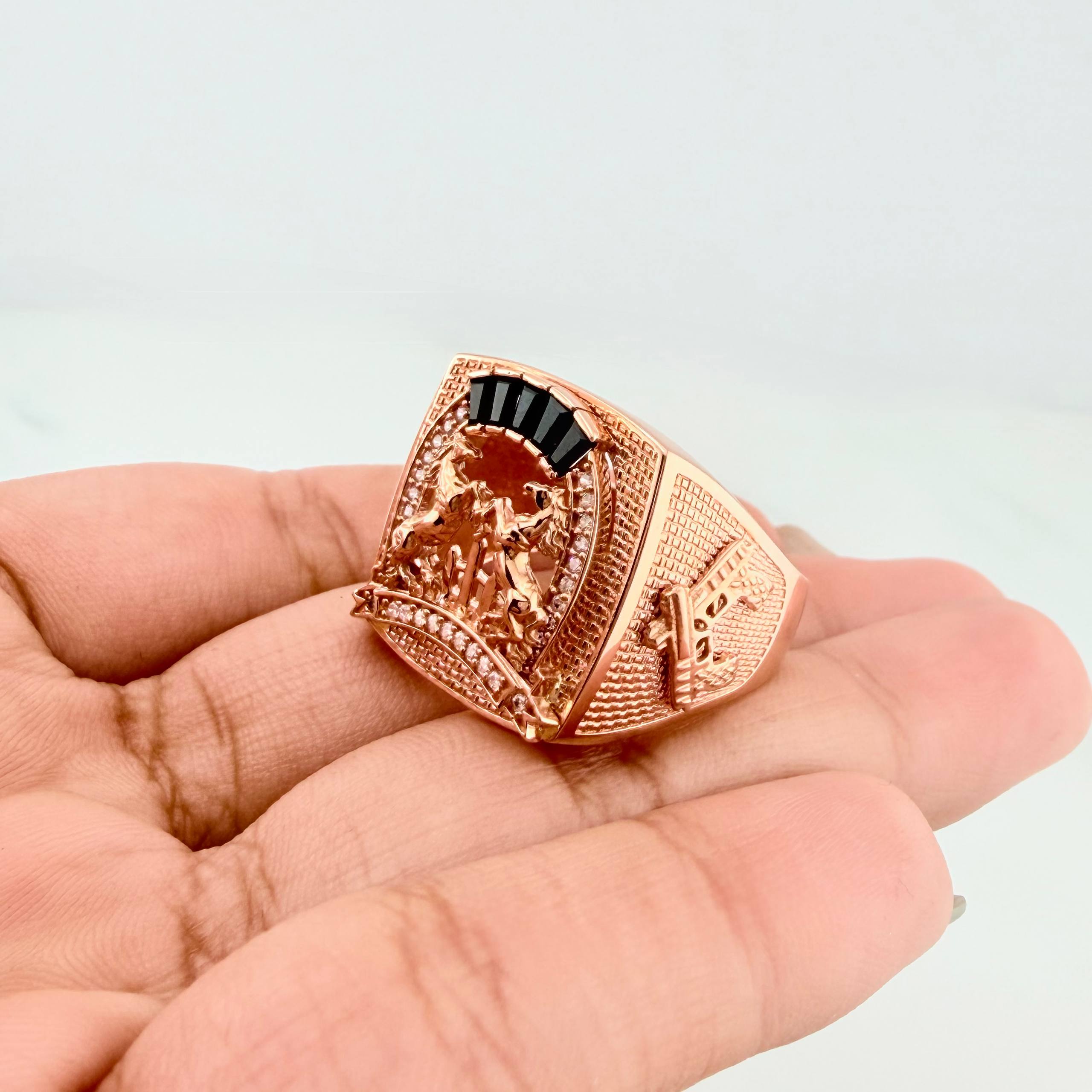 Anillo Herradura Caballos 9.05 g / T11 Oro Rosa 18K
