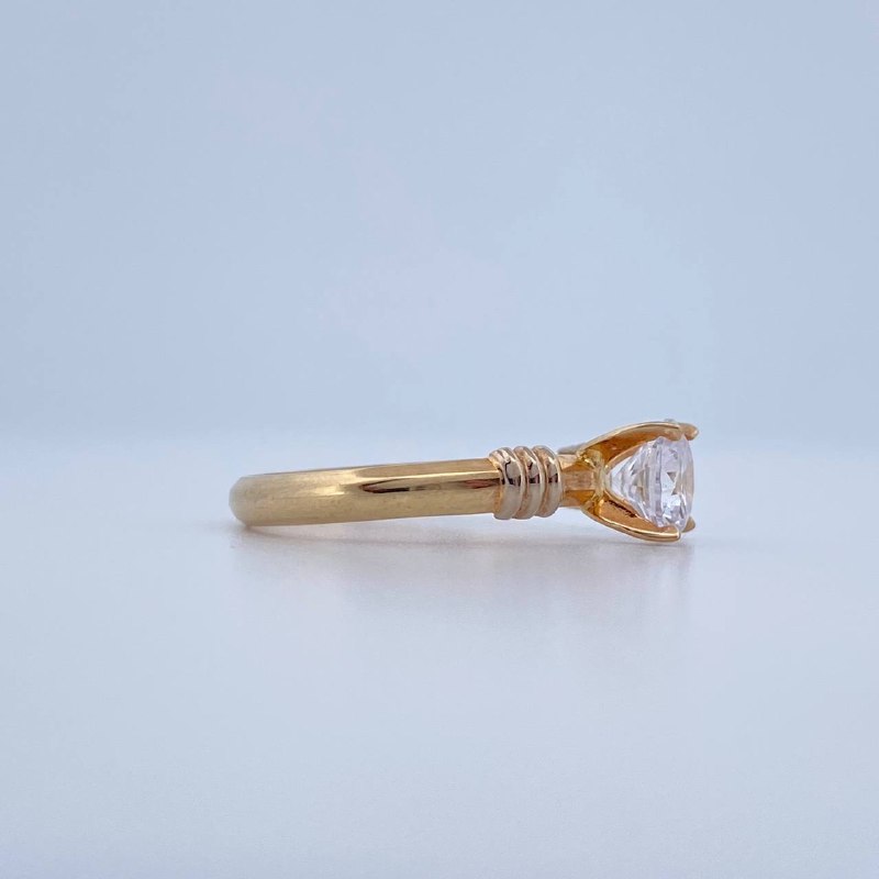 Anillo Solitario Tres Rayas 1.4gr / T6 1/2 / Dos Oros Amarillo Blanco 18K &