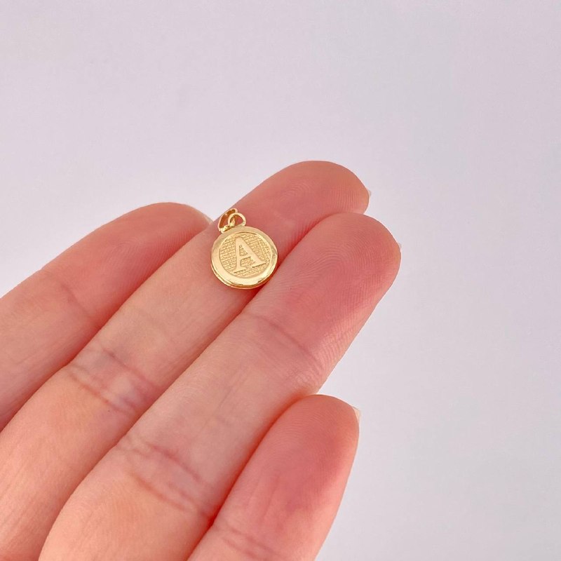 Dije Circulo Letra a 0.4g / 1.5cm Oro Amarillo 18K