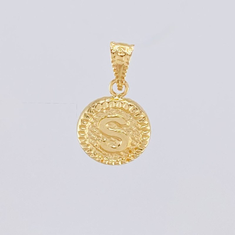 Dije Circulo Letra S 0.6g / 1.7cm Oro Amarillo 18K
