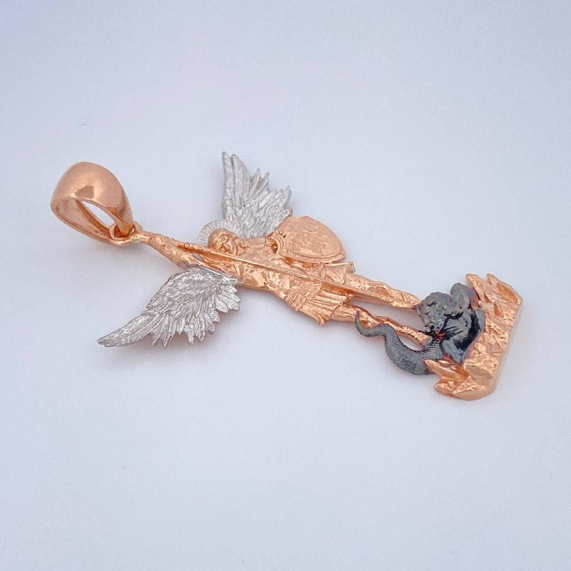 Dije San Miguel Arcángel 7.05gr / 5.3cm / Tres Oros 18K $