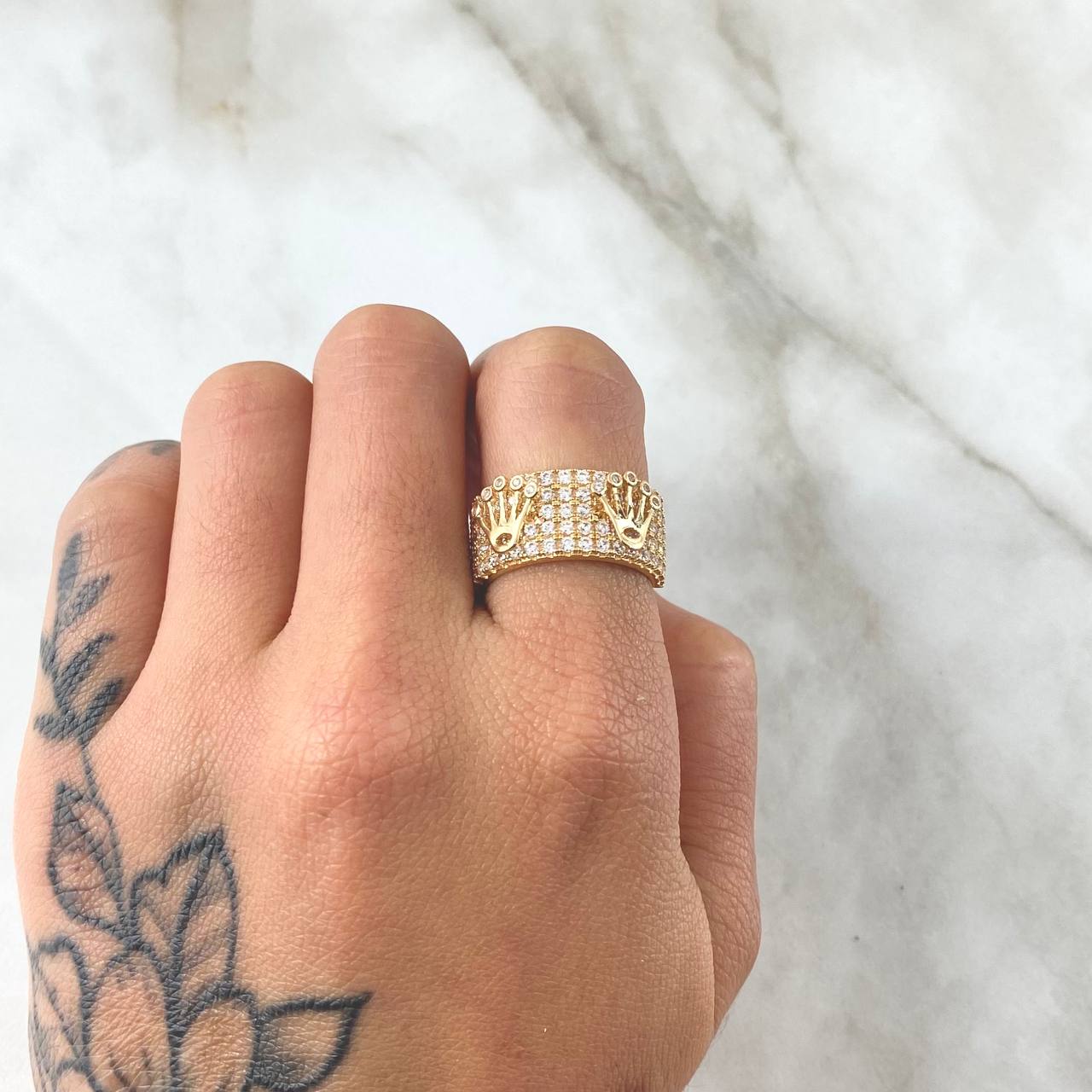 Anillo Carril Grueso Coronas RX 6.25gr / T6 1/4 / Circones Blancos Oro Amarillo 18K *